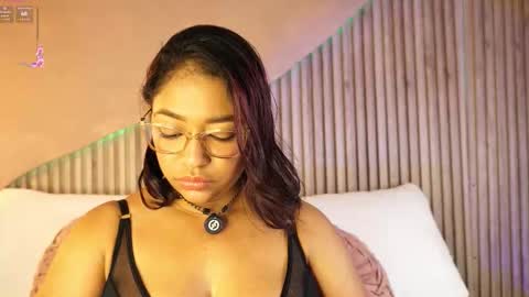 Canela Hot  online show from March 29, 12:38 pm