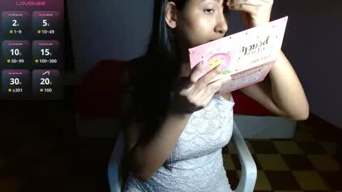 Snapshot of caneladeluxe chatting on November 23, 5:07 am Violeta online show from November 23, 5:07 am