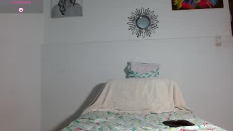 Snapshot of caneladeluxe chatting on March 13, 4:02 pm Violeta online show from March 13, 4:02 pm