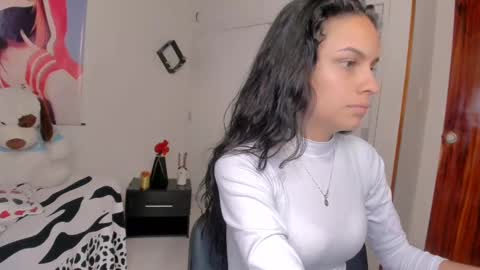Snapshot of canelita_love221941 chatting on February 18, 8:25 pm canela online show from February 18, 8:25 pm
