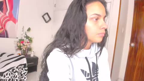 Snapshot of canelita_love221941 chatting on February 25, 7:36 pm canela online show from February 25, 7:36 pm