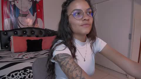 Snapshot of canelita_love221941 chatting on September 22, 7:27 pm canela online show from September 22, 7:27 pm
