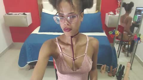 Canela online show from October 6, 4:15 pm