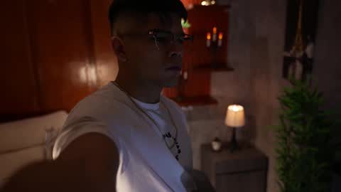 Snapshot of capizzi_ chatting on October 26, 3:01 am David Capizzi online show from October 26, 3:01 am