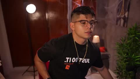 Snapshot of capizzi_ chatting on October 27, 4:27 am David Capizzi online show from October 27, 4:27 am