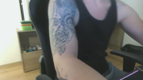 Snapshot of capoo89 chatting on December 7, 7:43 pm Chriz online show from December 7, 7:43 pm