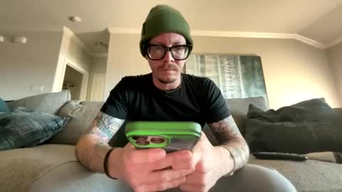 Snapshot of captaincumgun chatting on February 5, 7:51 pm Captaincumgun online show from February 5, 7:51 pm