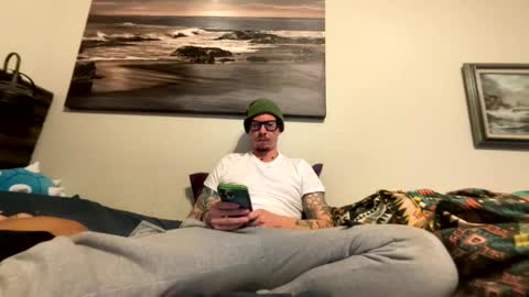 Snapshot of captaincumgun chatting on February 8, 6:06 am Captaincumgun online show from February 8, 6:06 am