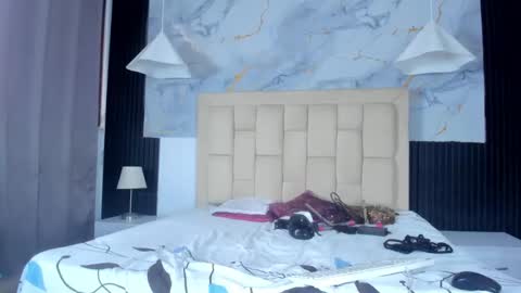 Snapshot of caraiosh_ chatting on December 16, 2:33 pm Cara online show from December 16, 2:33 pm