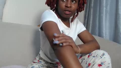 Snapshot of caramel_chocolate01 chatting on November 5, 8:03 am caramel online show from November 5, 8:03 am