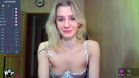 Snapshot of caramel_pie_ chatting on October 8, 8:39 pm caramel online show from October 8, 8:39 pm