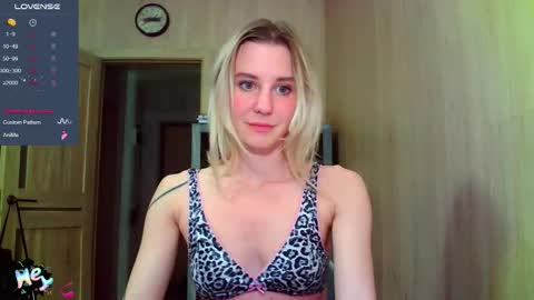 Snapshot of caramel_pie_ chatting on November 6, 7:37 pm caramel online show from November 6, 7:37 pm