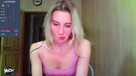 Snapshot of caramel_pie_ chatting on November 8, 7:23 pm caramel online show from November 8, 7:23 pm