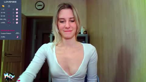 Snapshot of caramel_pie_ chatting on November 15, 10:37 pm caramel online show from November 15, 10:37 pm