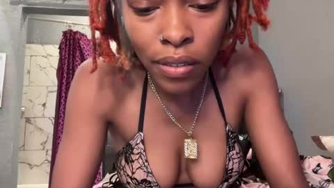 Snapshot of caramelbeautyz chatting on July 8, 6:01 pm caramelbeautyz online show from July 8, 6:01 pm