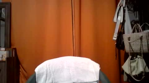 Snapshot of caramelchoc81 chatting on June 9, 4:40 pm candylious81 online show from June 9, 4:40 pm