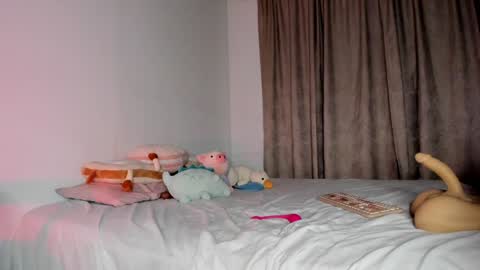Snapshot of caramelo_xox chatting on December 5, 2:20 am              online show from December 5, 2:20 am