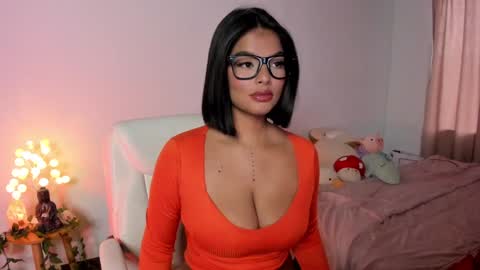 Snapshot of caramelo_xox chatting on December 9, 10:52 pm              online show from December 9, 10:52 pm
