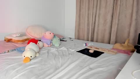 Snapshot of caramelo_xox chatting on December 12, 1:10 am              online show from December 12, 1:10 am