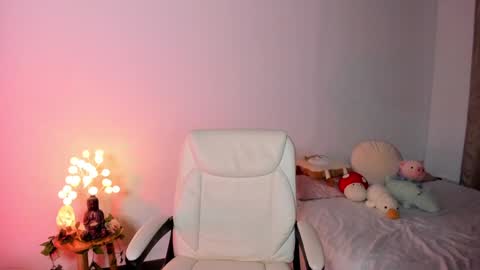Snapshot of caramelo_xox chatting on December 19, 1:18 am              online show from December 19, 1:18 am