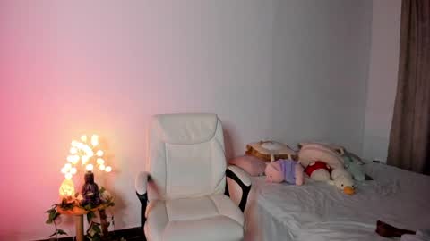 Snapshot of caramelo_xox chatting on December 24, 1:06 am              online show from December 24, 1:06 am