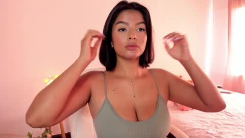 Snapshot of caramelo_xox chatting on January 6, 9:22 pm              online show from January 6, 9:22 pm