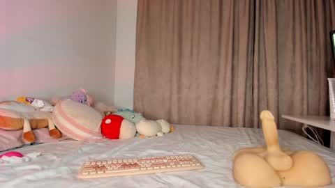 Snapshot of caramelo_xox chatting on January 24, 12:52 am              online show from January 24, 12:52 am