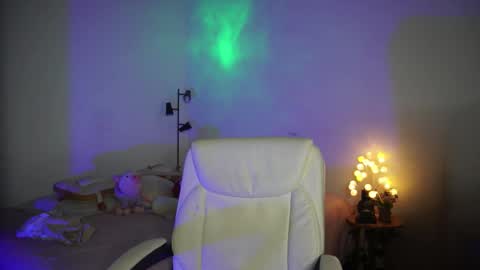 Snapshot of caramelo_xox chatting on March 7, 9:07 am              online show from March 7, 9:07 am
