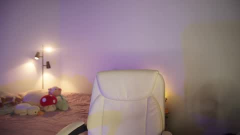 Snapshot of caramelo_xox chatting on March 8, 9:17 am              online show from March 8, 9:17 am