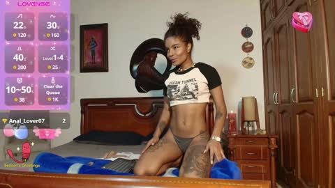 Snapshot of carameloo_06 chatting on December 30, 12:43 am carolina online show from December 30, 12:43 am