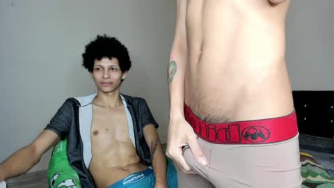 Snapshot of cardrey05 chatting on December 9, 11:15 am Carlos and Cristian online show from December 9, 11:15 am