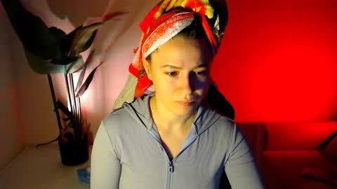 Snapshot of care_sensual chatting on February 1, 4:11 am Mary online show from February 1, 4:11 am