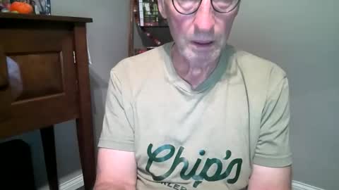 Snapshot of caressluving chatting on October 20, 3:18 am Caressluving online show from October 20, 3:18 am