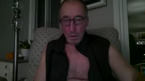 Snapshot of caressluving chatting on November 12, 3:18 am Caressluving online show from November 12, 3:18 am