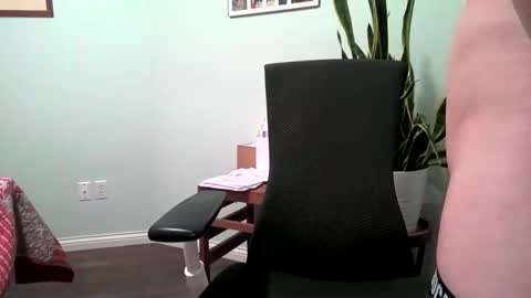 Snapshot of caressluving chatting on March 29, 5:07 am Caressluving online show from March 29, 5:07 am