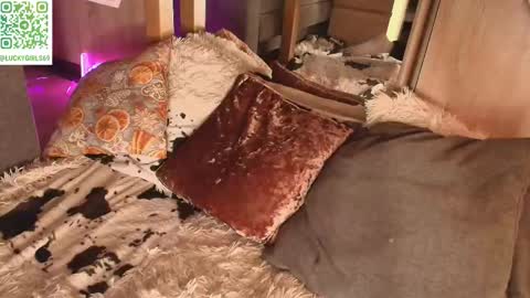 Snapshot of caressyourself chatting on October 13, 6:46 am caressyourself online show from October 13, 6:46 am