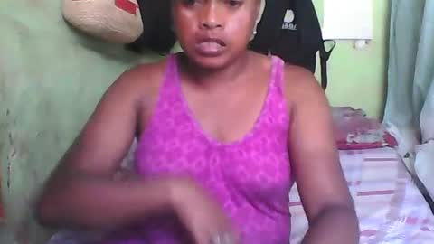 carinesexy69 online show from December 15, 9:24 am