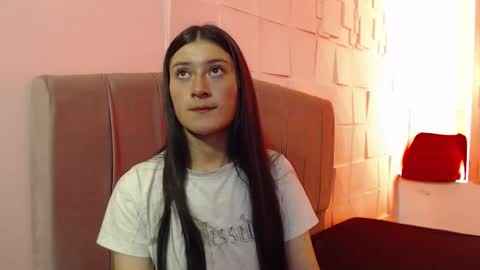 Snapshot of caritoluna_ chatting on December 2, 3:34 am Carito online show from December 2, 3:34 am