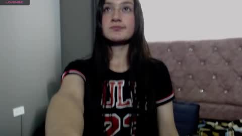 Snapshot of caritoluna_ chatting on December 17, 3:45 am Carito online show from December 17, 3:45 am