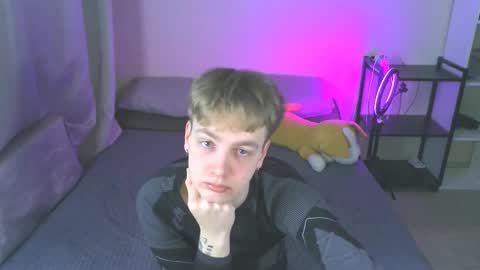 Carl online show from December 17, 7:26 pm