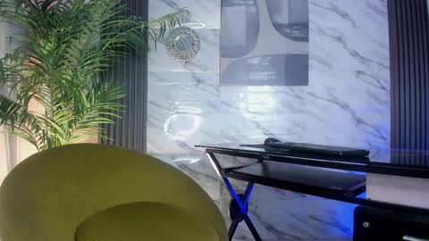 Snapshot of carla_parissii chatting on February 13, 5:11 pm Carla online show from February 13, 5:11 pm