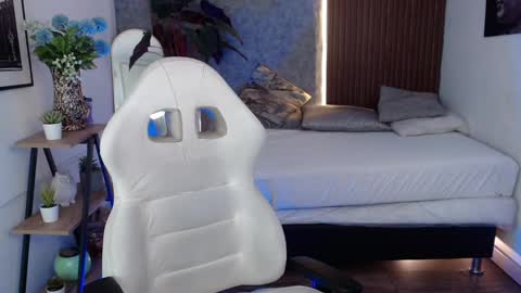 Snapshot of carla_parissii chatting on February 27, 6:42 pm Carla online show from February 27, 6:42 pm