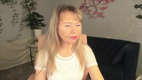 Snapshot of carla_vogue chatting on November 15, 5:49 am Carla Vogue online show from November 15, 5:49 am