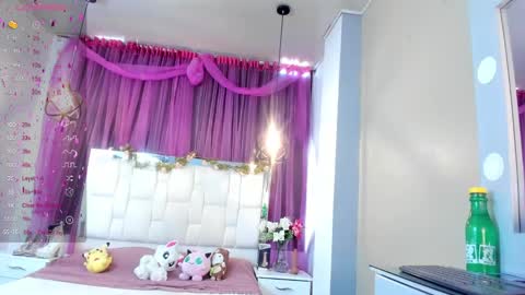 Snapshot of carlie_evans chatting on December 20, 1:00 pm carlie Evans online show from December 20, 1:00 pm