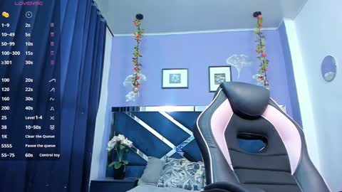 Snapshot of carlie_evans chatting on December 28, 1:17 pm carlie Evans online show from December 28, 1:17 pm