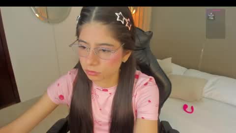 Snapshot of carlina_15 chatting on June 5, 12:33 pm C A R L I N A online show from June 5, 12:33 pm