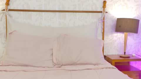 Snapshot of carline_jones chatting on February 26, 11:31 am Carline online show from February 26, 11:31 am