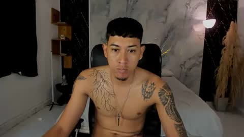 Snapshot of carlitosex09 chatting on April 30, 10:47 pm master online show from April 30, 10:47 pm