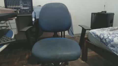 Snapshot of carlos2557 chatting on February 15, 9:22 pm carlos online show from February 15, 9:22 pm