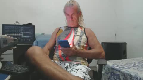 Snapshot of carlos2557 chatting on February 17, 10:27 pm carlos online show from February 17, 10:27 pm